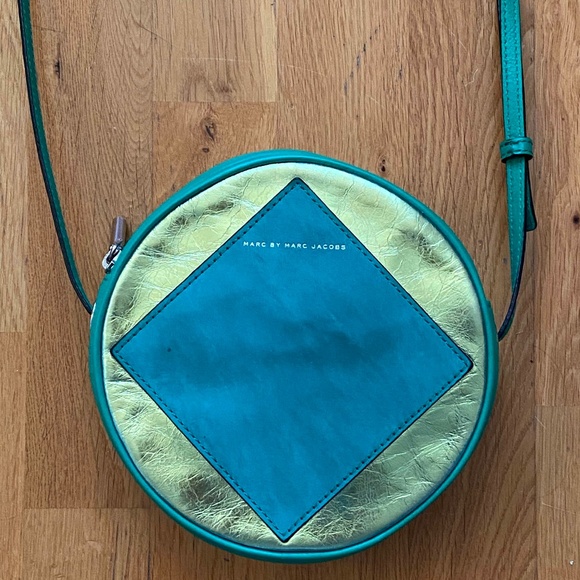 Marc By Marc Jacobs Round Green Gold Square Suede Patch Shoulder Cross Body Bag - Picture 1 of 12